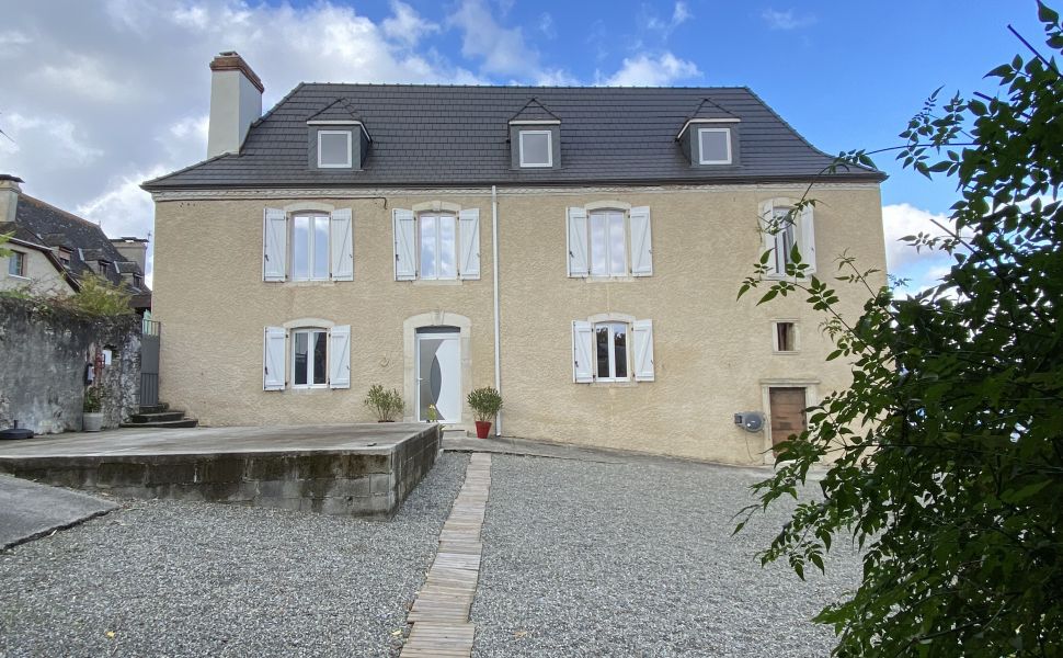 Conveniently Situated just 20 minutes west of the Historic City of Pau