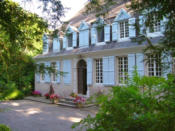 An Imposing Manor House with 4 Luxury Gites set in 2.5 hectares.