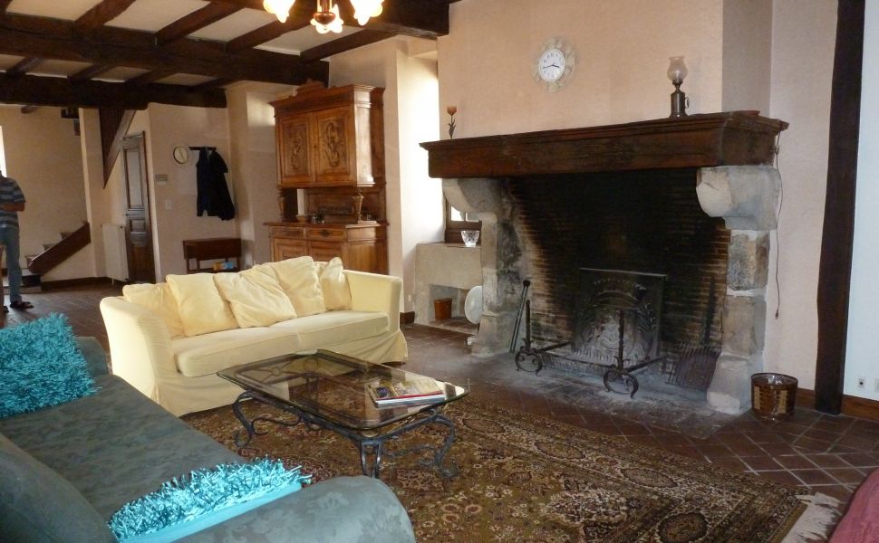 Charmante Ensemble Béarnais du Village Avec Dépendance et Jardin Privé