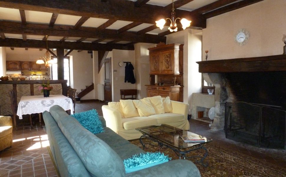 Charmante Ensemble Béarnais du Village Avec Dépendance et Jardin Privé