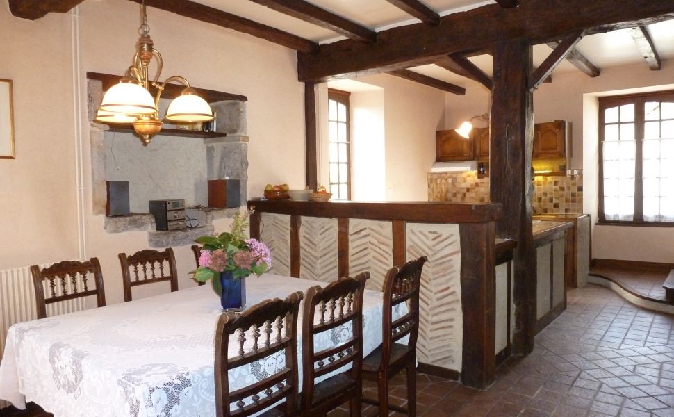 Charmante Ensemble Béarnais du Village Avec Dépendance et Jardin Privé