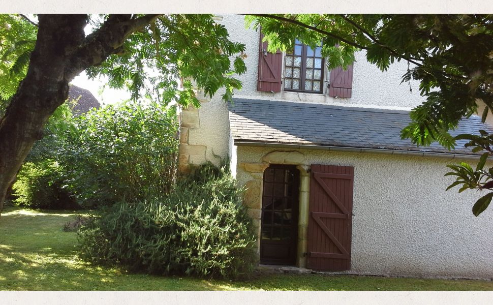 Charmante Ensemble Béarnais du Village Avec Dépendance et Jardin Privé