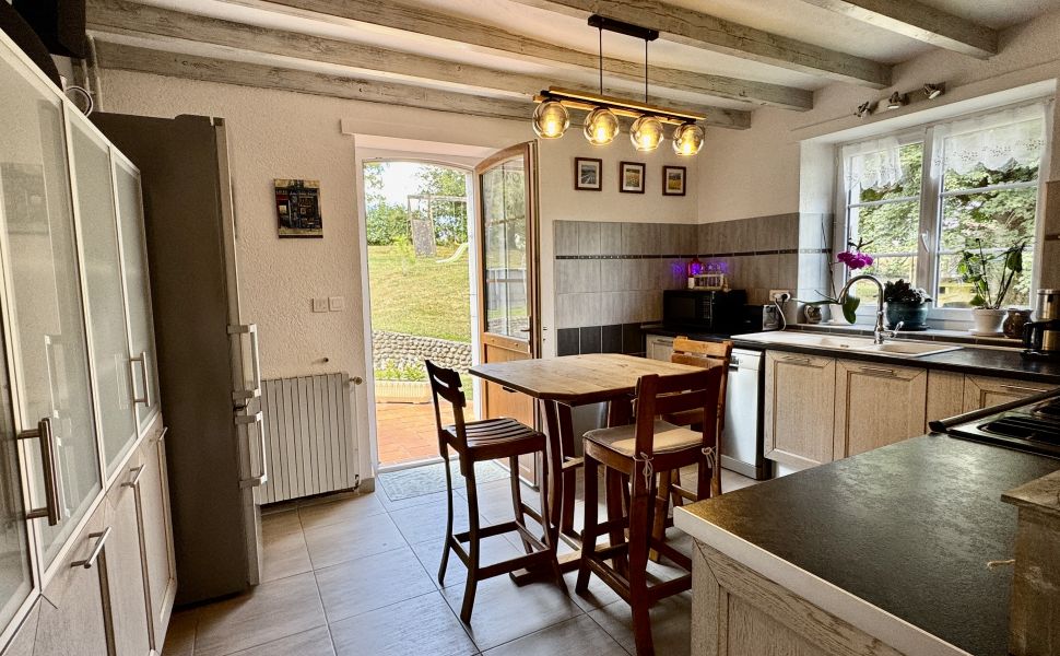 Authentique Ferme à Quatre Corps Avec Cour Intérieur, Dépendances et Jardin Paysager