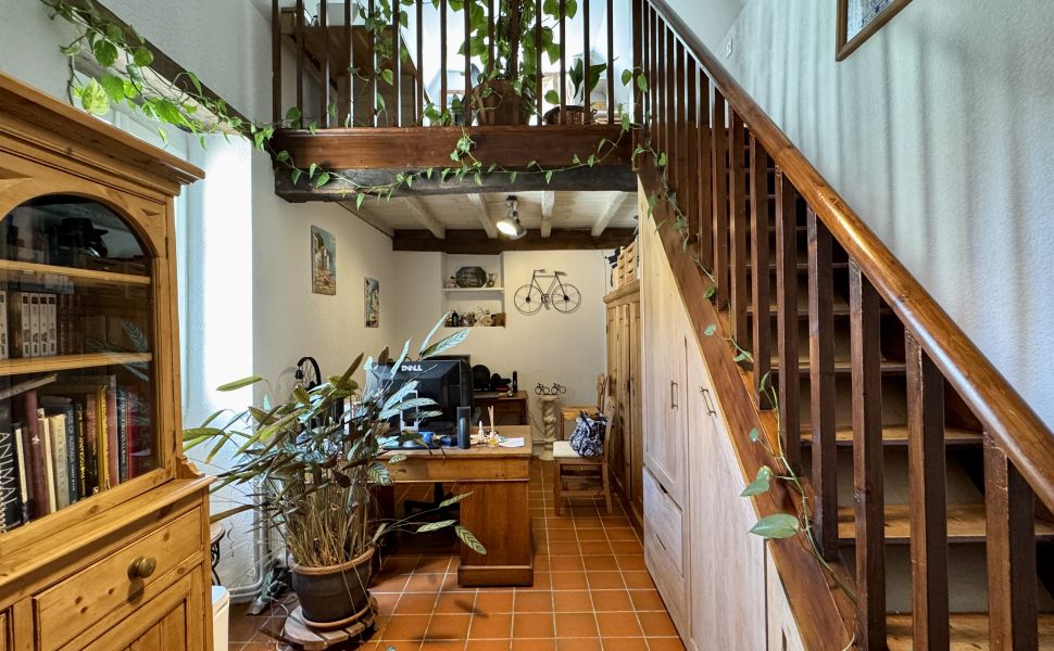 Authentique Ferme à Quatre Corps Avec Cour Intérieur, Dépendances et Jardin Paysager