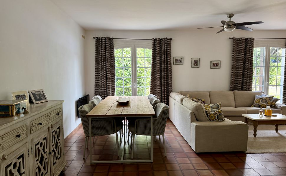 Charmant Néo-Béarnaise de 4 Chambres avec Vue Panoramique et Piscine