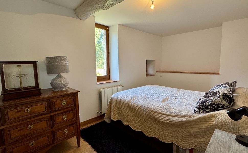 Charmant Ensemble Béarnais avec Maison Rénovée, Granges et Potentiel de Gîte 