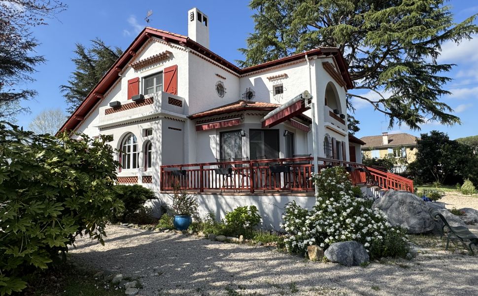 Exceptionnelle Maison d'Architect En Centre Ville Navarrenx