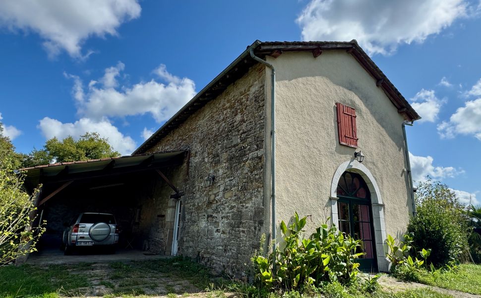 Élégante demeure de campagne du XVIII? siècle avec 2 gîtes, grange et 5,8 ha de terrain