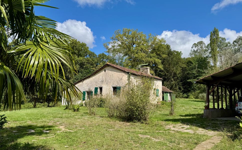 Élégante demeure de campagne du XVIII? siècle avec 2 gîtes, grange et 5,8 ha de terrain