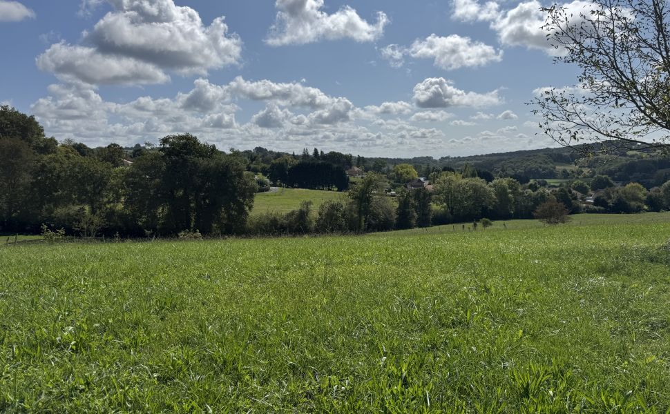 Élégante demeure de campagne du XVIII? siècle avec 2 gîtes, grange et 5,8 ha de terrain