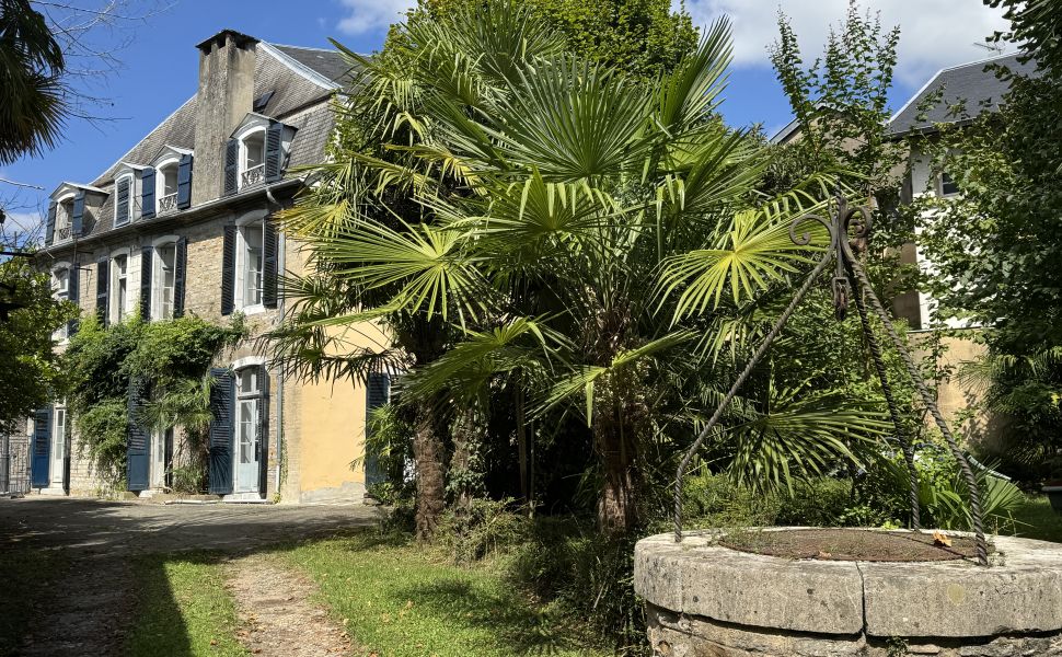 Élégante Maison de Maître Napoléon III Au Cœur de Salies-de-Béarn