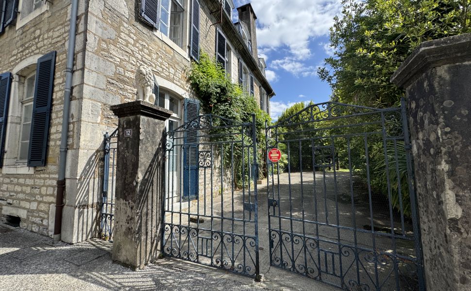 Élégante Maison de Maître Napoléon III Au Cœur de Salies-de-Béarn