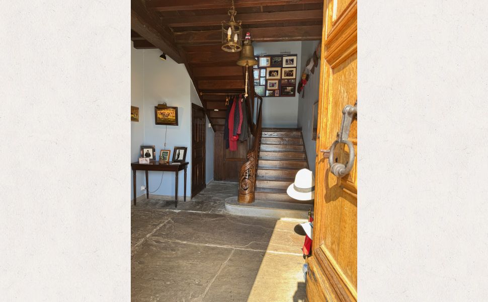 Demeure de charme en pierre avec vues panoramiques sur les Pyrénées et 19,6 HA