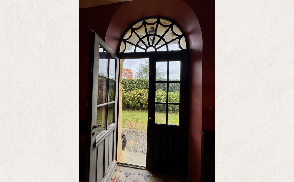 Vaste Demeure de Village du XVIII avec 9 Chambres, Piscine au Sel & Vue Pyrénées