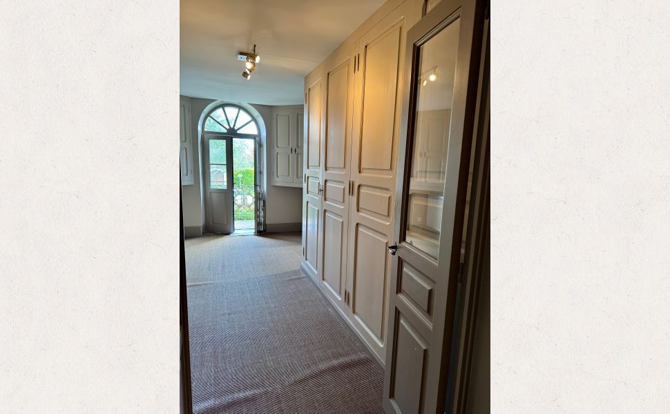 Vaste Demeure de Village du XVIII avec 9 Chambres, Piscine au Sel & Vue Pyrénées