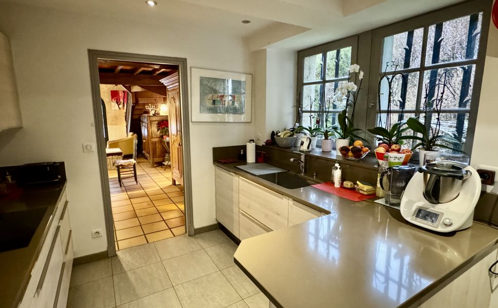 Fermette Béarnaise avec Grange Aménagée, Piscine et Vue Pyrénées, proche de Pau