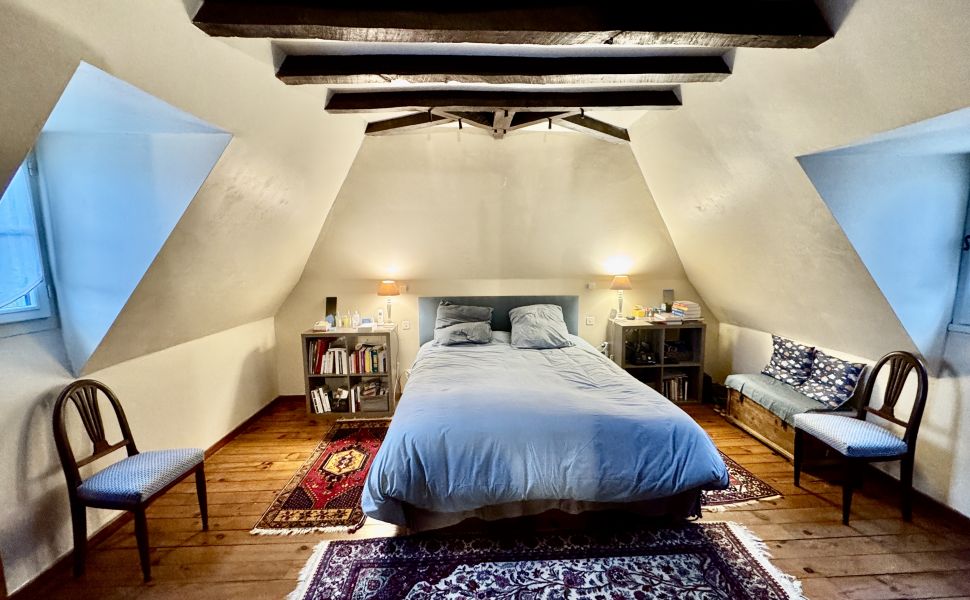 Fermette Béarnaise avec Grange Aménagée, Piscine et Vue Pyrénées, proche de Pau