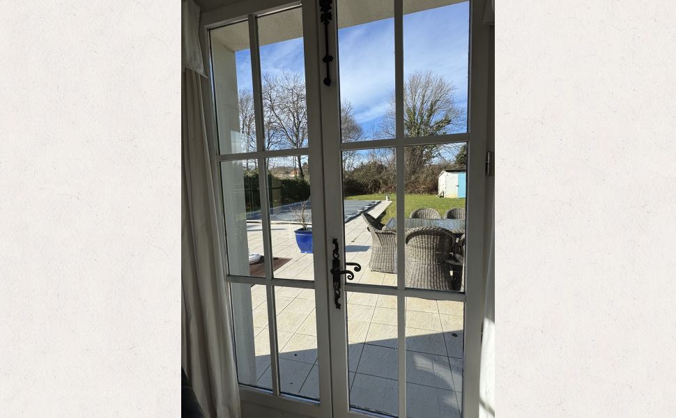 VENDU MEUBLÉ. Charmant Maison de Village avec 5 Chambres et une Piscine