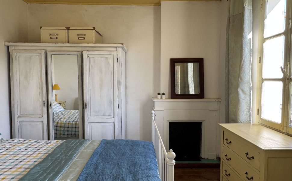 VENDU MEUBLÉ. Charmant Maison de Village avec 5 Chambres et une Piscine