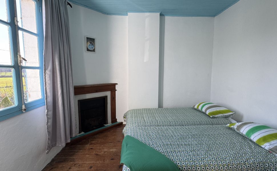 VENDU MEUBLÉ. Charmant Maison de Village avec 5 Chambres et une Piscine