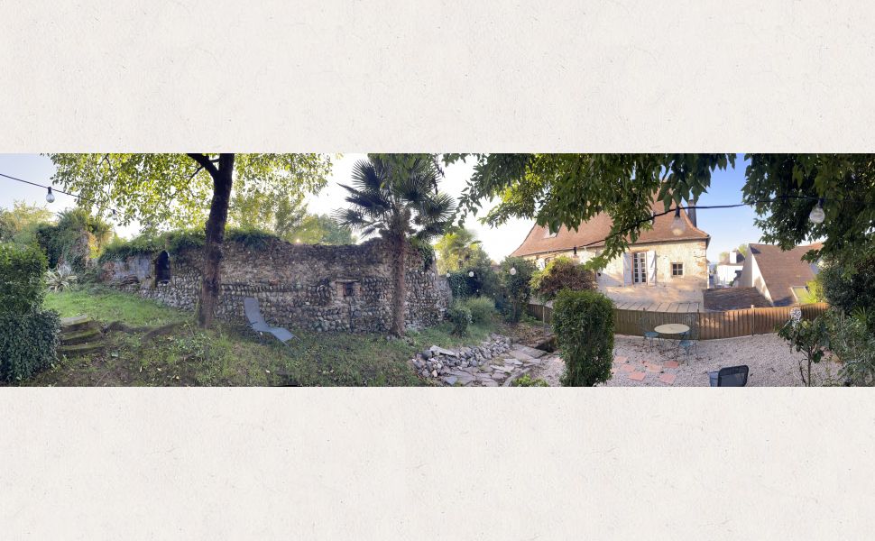 Rare, propriété authentique du XIVe siècle avec jardin et vues Pyrénées