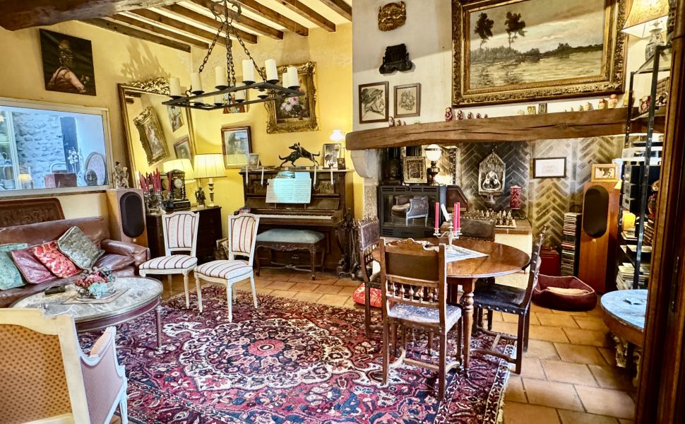 Rare, propriété authentique du XIVe siècle avec jardin et vues Pyrénées