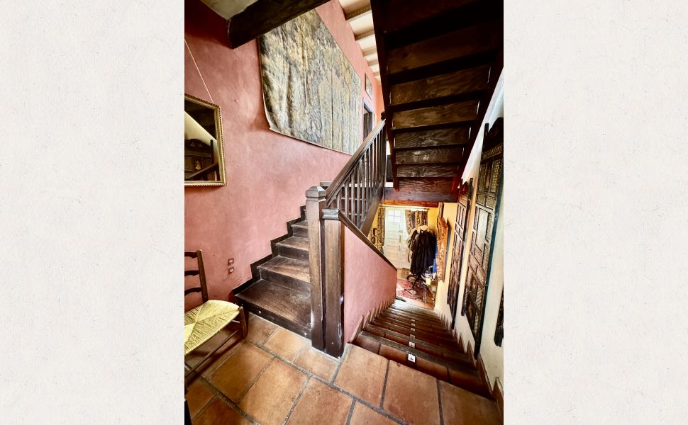 Rare, propriété authentique du XIVe siècle avec jardin et vues Pyrénées