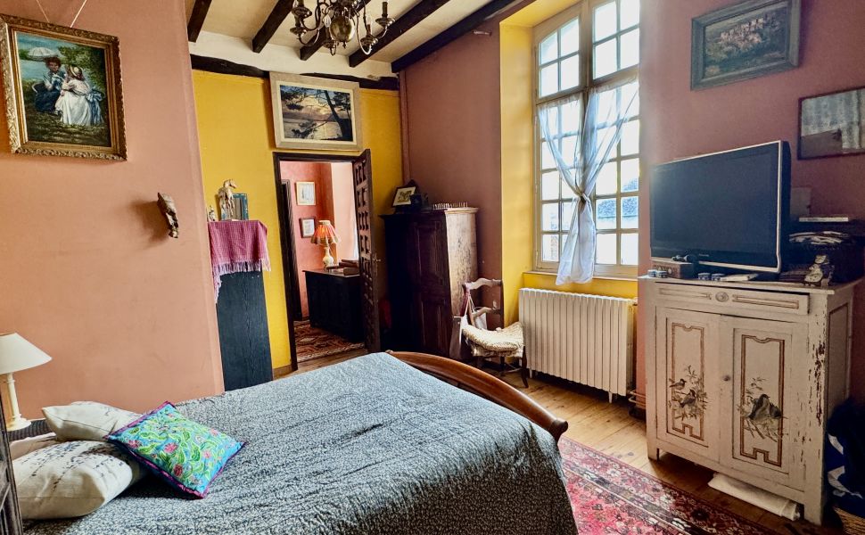 Rare, propriété authentique du XIVe siècle avec jardin et vues Pyrénées