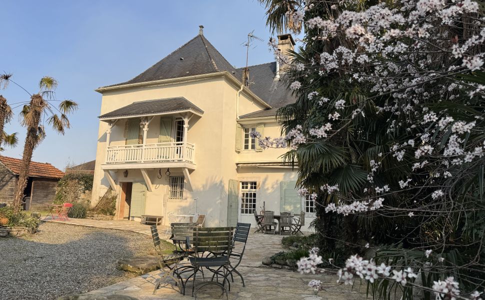 Demeure de Village de Caractère avec accès direct à la Rivière