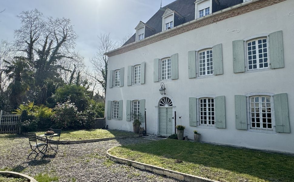 Demeure de Village de Caractère avec accès direct à la Rivière