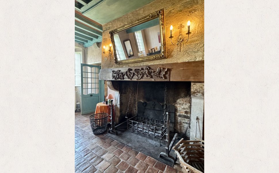 Demeure de Village de Caractère avec accès direct à la Rivière