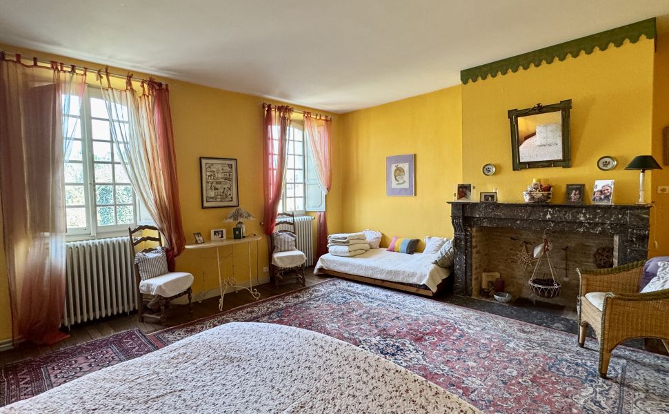 Demeure de Village de Caractère avec accès direct à la Rivière