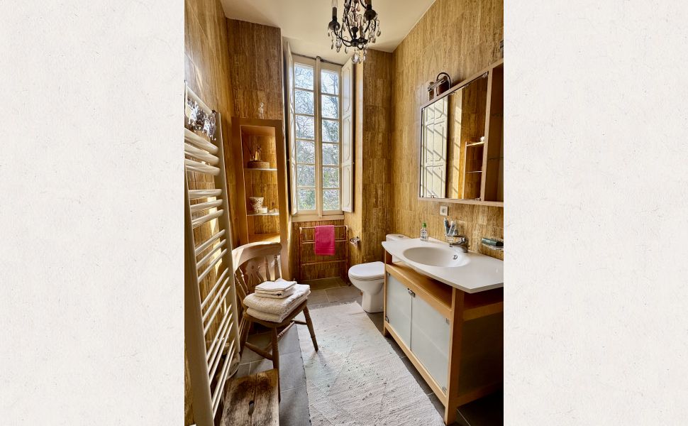 Demeure de Village de Caractère avec accès direct à la Rivière