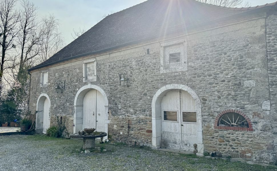Demeure de Village de Caractère avec accès direct à la Rivière