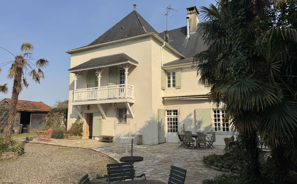 Demeure de Village de Caractère avec accès direct à la Rivière