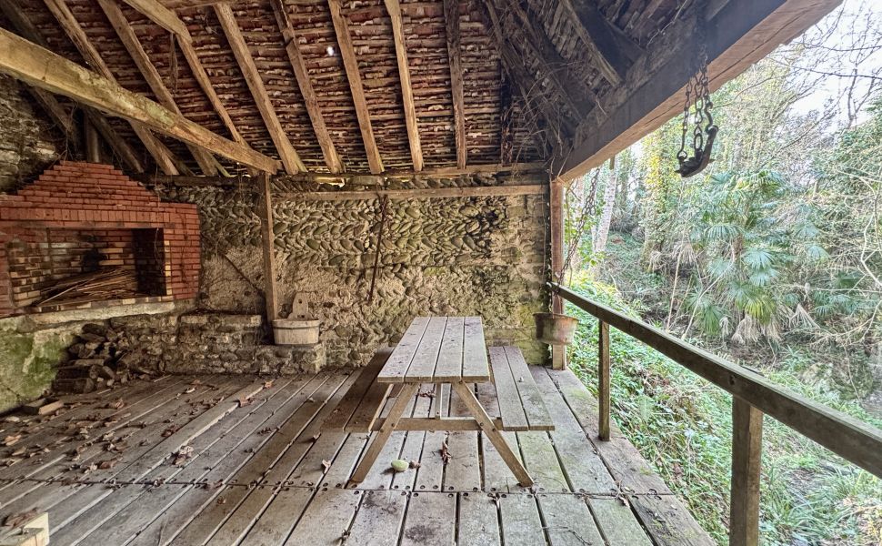 Demeure de Village de Caractère avec accès direct à la Rivière