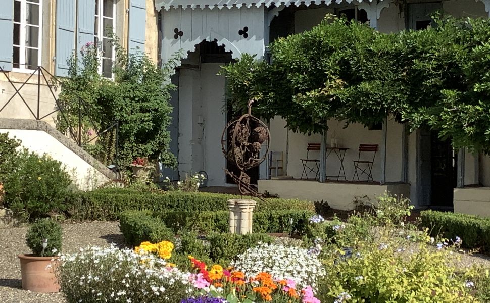 Authentique Château du XVIIème avec Chambres d'Hôtes, Gite et Granges