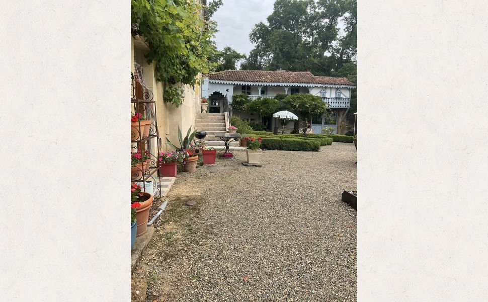 Authentique Château du XVIIème avec Chambres d'Hôtes, Gite et Granges