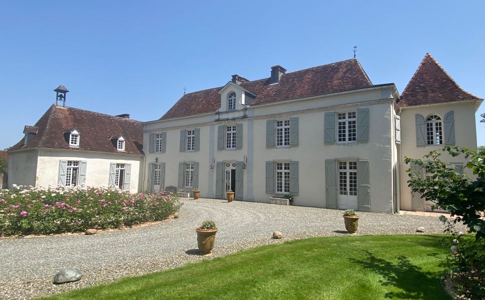Elégant château, typiquement français, avec 7,78 hectares