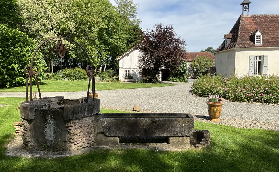 Elégant château, typiquement français, avec 7,78 hectares