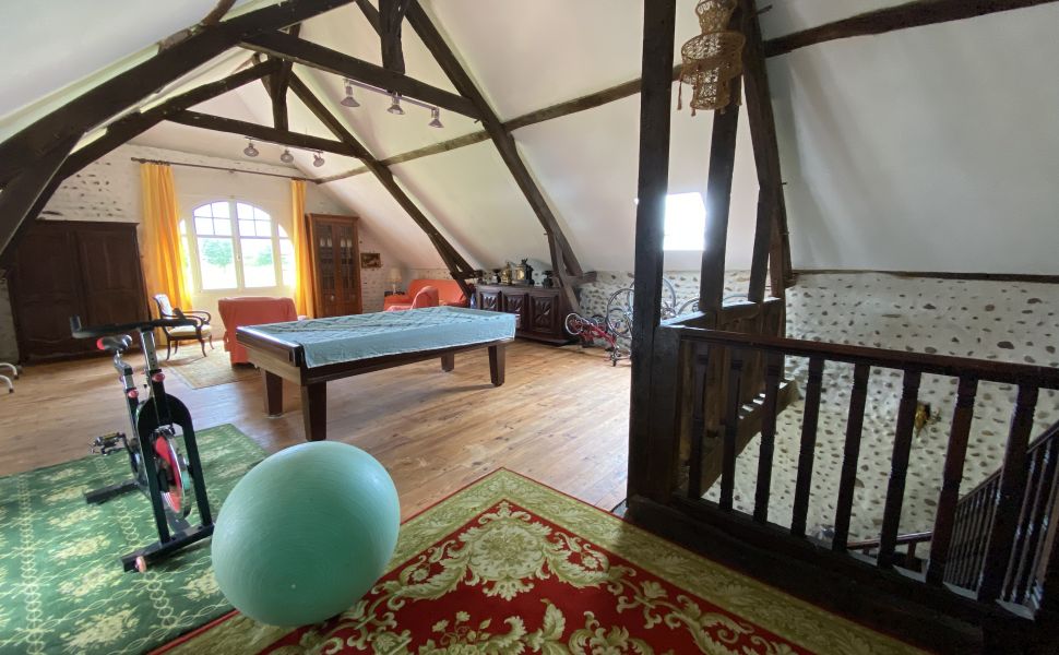 An Attractive Courtyard Farmhouse with Guest Cottage, Swimming Pool and Mountain Views