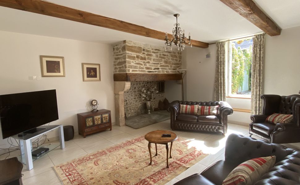 An Elegant Maison de Maître with Tennis Court; Heated Saltwater Pool; Guest Wing & 4 HA