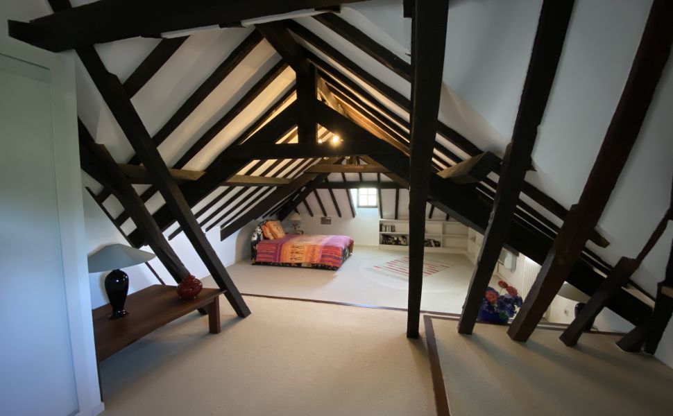 Ensemble Immobilier : Maison de Maître ; Bureaux Indépendants ; Maison d’Amis ; Écuries & Manège sur