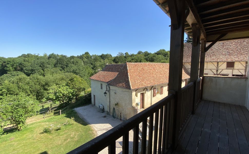 Ensemble Immobilier : Maison de Maître ; Bureaux Indépendants ; Maison d’Amis ; Écuries & Manège sur