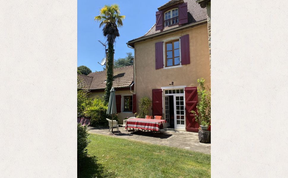 Magnificent 18th Century Maison de Maitre and Coach House with Pool
