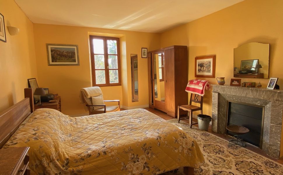 Magnificent 18th Century Maison de Maitre and Coach House with Pool