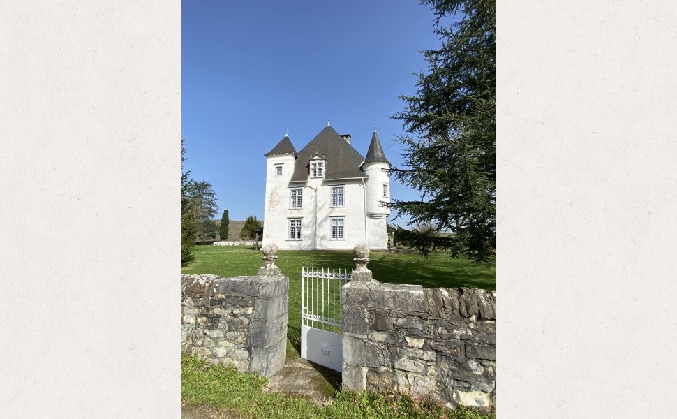 Magnificent Historic Chateau with 2 Gîtes, Barn & 8 Hectares : Foothills of Pyrenees Mountains