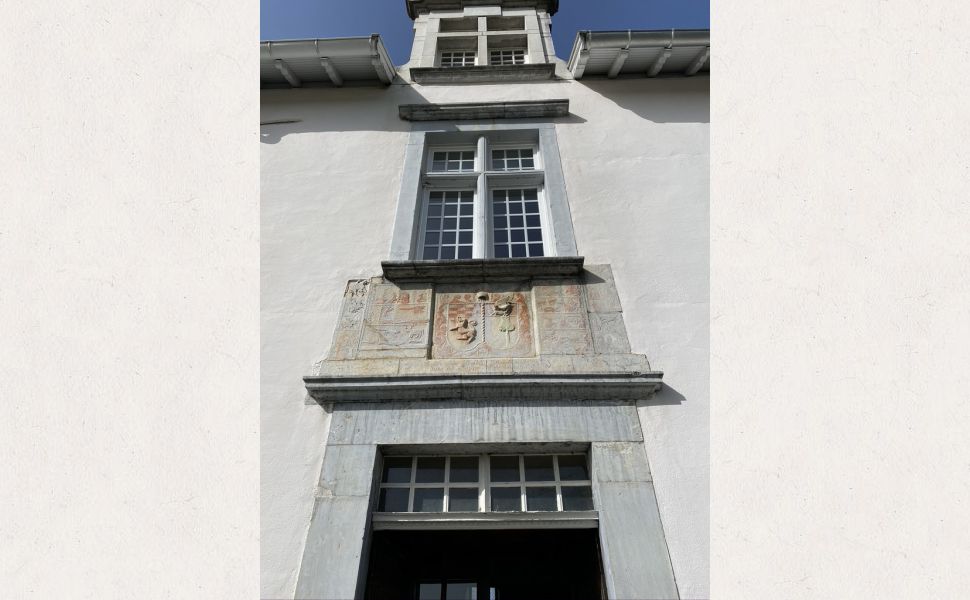 Magnifique Château Historique avec 2 Gîtes, Grange et 8 HA : Au Pied de la Montagne Basque