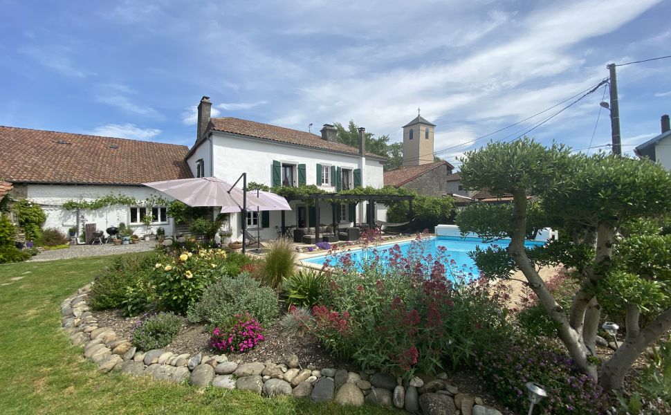 18th Century Béarnaise Village House With Pool and Outbuildings