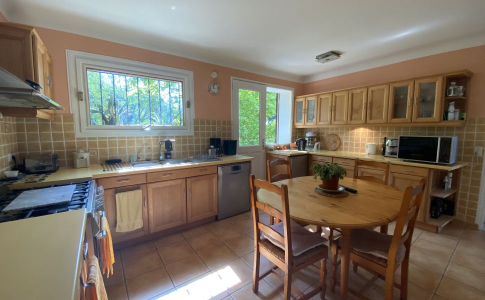 Bearnaise Hilltop Property in an Acre of Private Gardens with Swimming Pool and Mountain Views